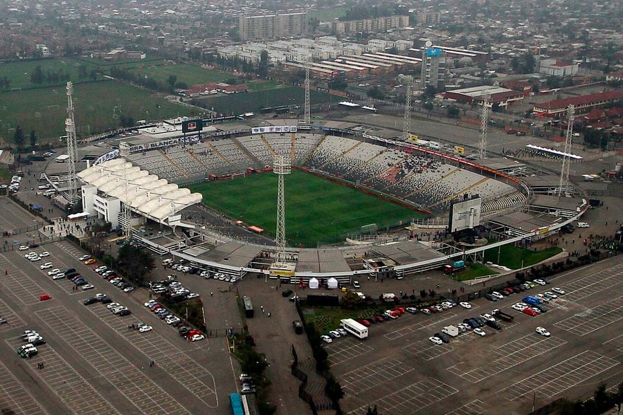 El estadio Monumental recibirá con aforo reducido y sin hinchas azules a la U. Foto: AGENCIAUNO.
