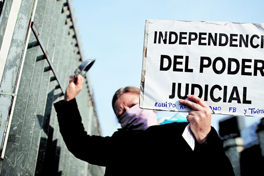 Protestas en Argentina contra la reforma judicial - La Tercera
