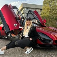 Supercar Blondie, la influencer automotriz más famosa del mundo