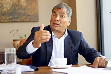 Expresidente de Ecuador Rafael Correa propone reunir firmas para revocar mandato al actual mandatario