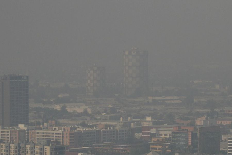 Santiago cubierto de humo por incendios forestales