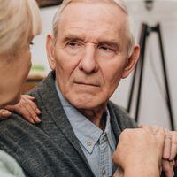 “Cuando a mi papá le dio Alzheimer, tuve que aprender a mentirle”: qué es el engaño terapéutico