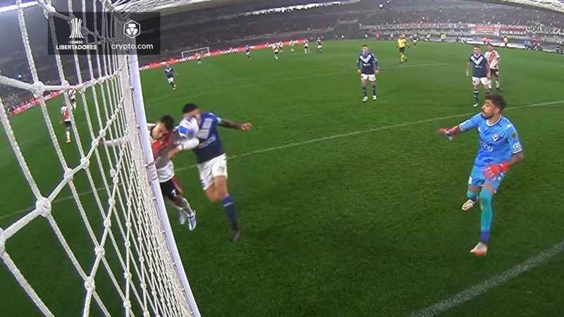 El momento en que Matías Suárez convierte el gol que Tobar anuló.