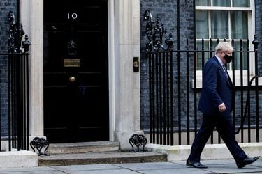 Las crisis simultáneas del gobierno y la monarquía británica tras escándalo de Boris Johnson y el príncipe Andrés