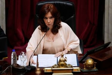 Oficialismo argentino aprueba en el Senado ampliación de miembros de Corte Suprema en antesala de alegatos de defensa de Cristina K en caso de corrupción
