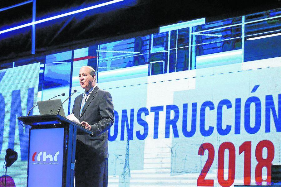 Felipe Larraín participa en el seminario organizado por la Camara Chilena de La Construcción