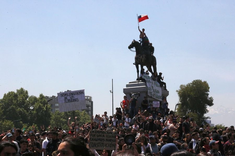 Manifestaciones pacificas en Plaza Italia