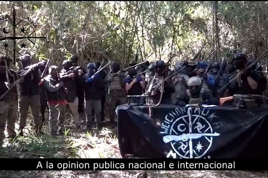 Organización Weichan Auka Mapu difunde video exhibiendo armamento tras  tiroteos en Cañete y fiscalía de La Araucanía abre investigación de oficio  - La Tercera