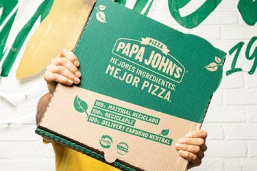 Se cae el mito de las cajas de pizza manchadas con aceite: desde ahora todas son 100% reciclables