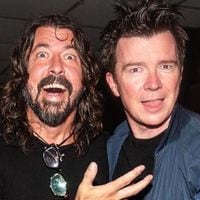 Rick Astley publica cover de “Everlong” de Foo Fighters en cuarentena