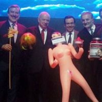 "Escándalo en Chile": Regalo de Asexma al ministro de Economía da la vuelta al mundo