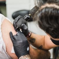 Científicos descubren un inquietante vínculo entre los tatuajes y el cáncer
