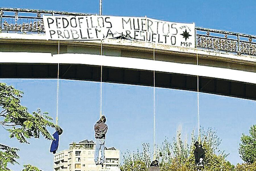 Desconocidos colgaron muñecos en Providencia.