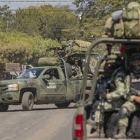 México envía 1.200 militares más a la violenta región de Michoacán, asolada por crimen organizado