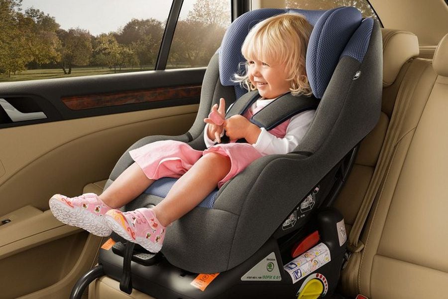 La seguridad de los asientos infantiles de carro y los niños