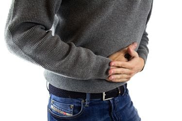 Cáncer de colon: estudio alerta que pacientes de isapre sobreviven 20% más que los de Fonasa