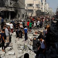 Israel lanza 400 ataques aéreos contra Gaza y Hamas denuncia el día más sangriento contra civiles palestinos