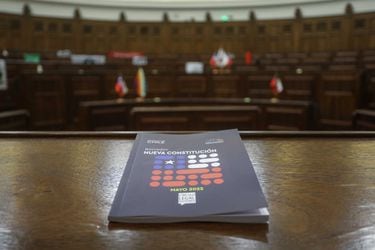 Cadem: 55% no ha leído el borrador de nueva Constitución propuesto por la Convención Constitucional