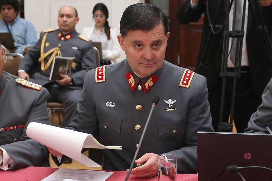 Comandante en Jefe del Ejército: "Hoy tenemos problemas, pero no estamos en crisis" - La Tercera