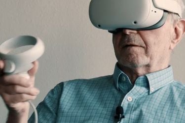 Anciano crea un holograma para que sus nietos lo puedan “conocer en vida”