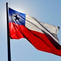 Cámara aprueba proyecto que obliga a cantar el himno nacional e izar la bandera chilena en los colegios