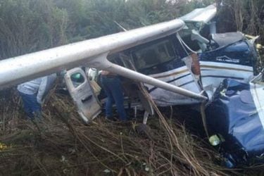 Tirúa: avioneta con cinco tripulantes se estrella cuando intentaba aterrizar en aeródromo