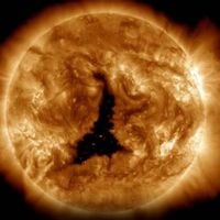 Detectan un agujero en el Sol que es más grande que 60 planetas Tierra: ¿Cómo nos afectará?