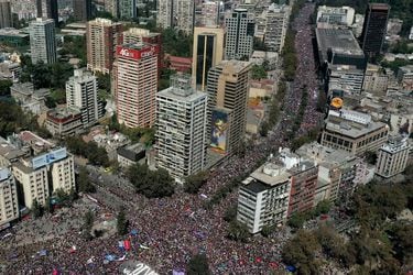 ¿Cómo se calcula cuánta gente asistió a una marcha? 