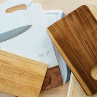 Tablas de cocina: ¿es mejor de madera o de plástico?