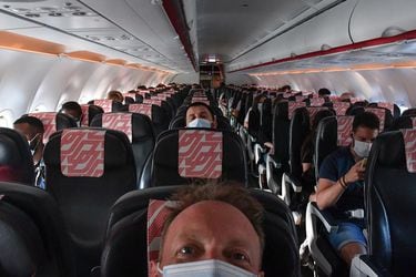 Fact Checking: ¿Aerolíneas segregan a pasajeros según su estado de vacunación? ¿La OMS planea implementar “tratado pandémico” que despojaría a los estados miembros de soberanía?
