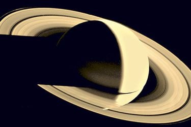 Saturno y su anillo tomados por la Voyager 1 en noviembre de 1980.