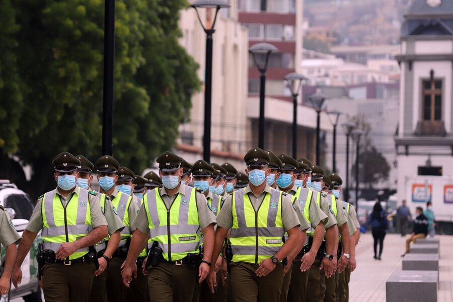 Refuerzan dotación de Carabineros en Valparaíso con un centenar de  efectivos para “abordar delitos de alta connotación social” - La Tercera