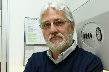 El equipo de científicos chilenos que estudia la genética del coronavirus para descifrar sus enigmas