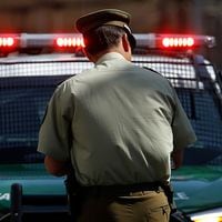 Carabineros detiene a tres sujetos tras robo frustrado de un vehículo en Las Condes: víctima fue golpeada en la cabeza