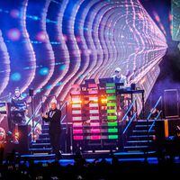 Cargados a los hits y con una imponente puesta en escena Pet Shop Boys se reencuentran con Chile