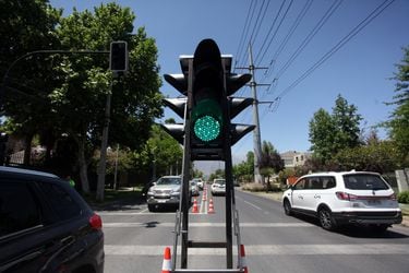 Alcalde de Las Condés da a conocer semáforo portátil