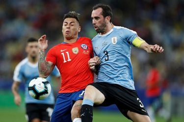Vargas vs Godin | Chile Uruguay Copa América 2019