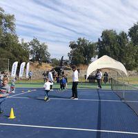Fernando González inaugura escuela de tenis en Valle Escondido 