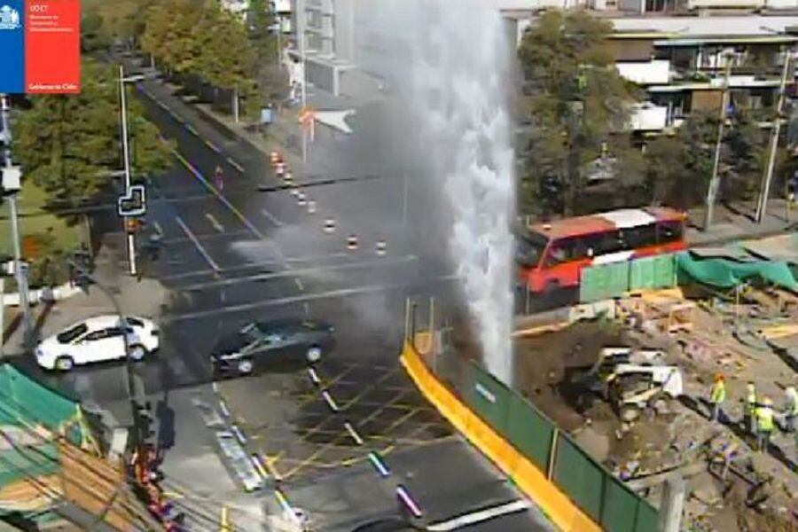 Matriz se rompe en Las Condes
