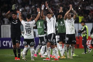 Colo Colo celebra el triunfo ante Cerro Porteño, por la Copa Libertadores
