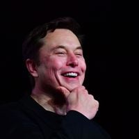 El empresario que sueña con Marte, que revoluciona los autos, los cohetes y que conecta lugares inaccesibles es el hombre del año: Elon Musk 