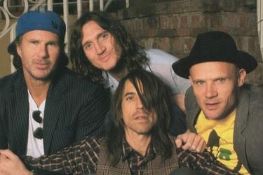 red-hot-chili-peppers-2020