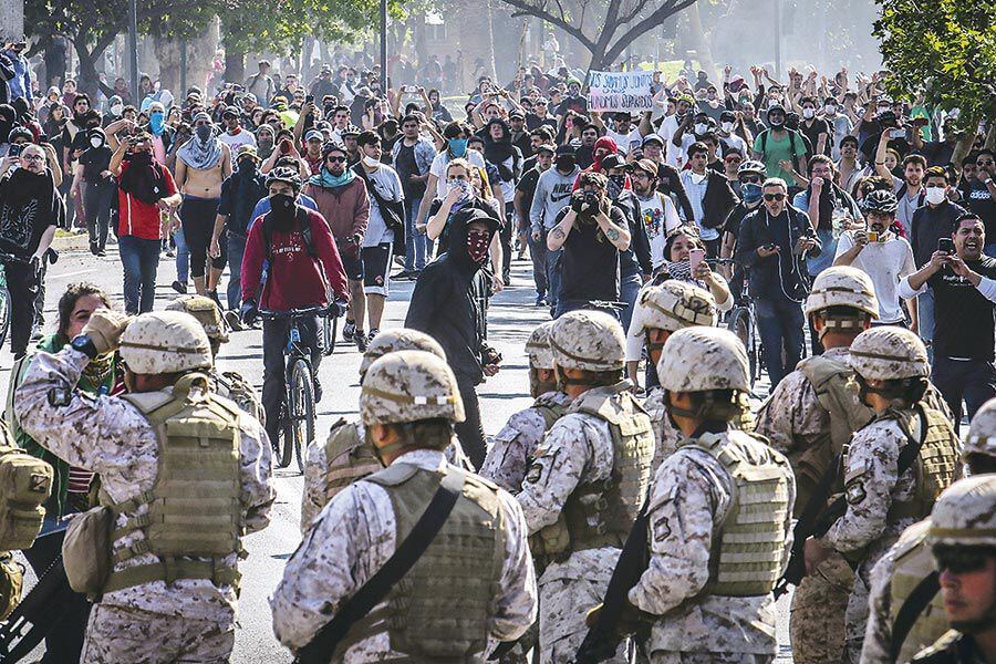 Imagen-TERCER-DIA-DE-MANIFESTACIONES-EN-SANTIAGO123-9