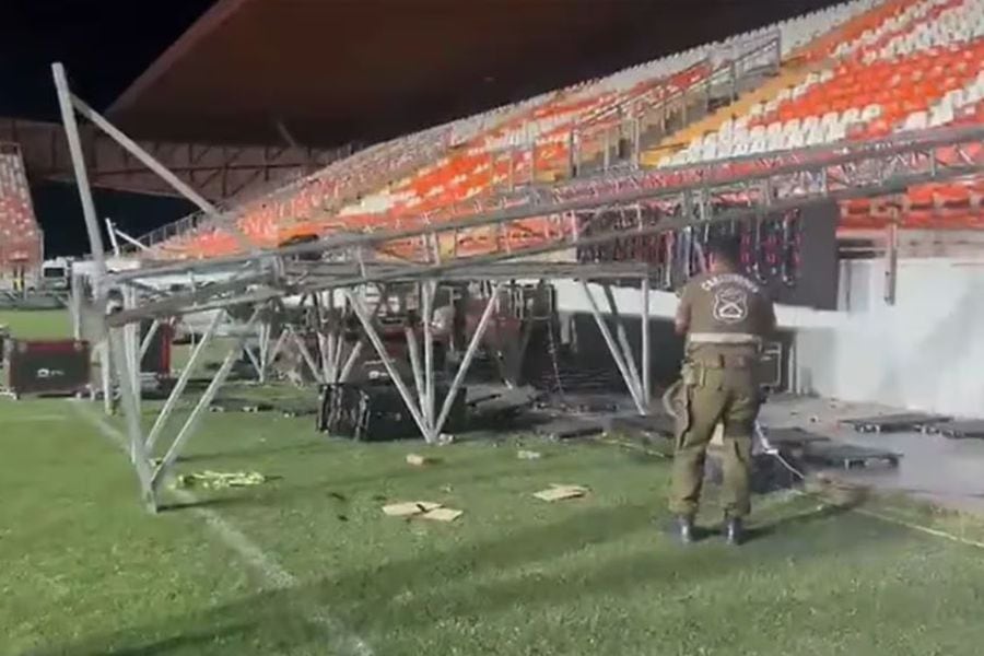 La estructura que cayó sobre hinchas de Cobreloa en el estadio Zorros del Desierto.