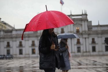 Dos días con precipitaciones: revisa cuándo lloverá en Santiago esta semana 