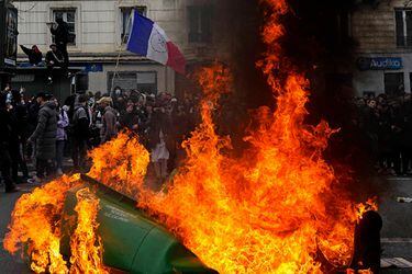 Las protestas se agudizan y no se cesan en Francia