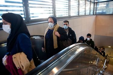 Aumentan a 43 los fallecidos en Irán por coronavirus