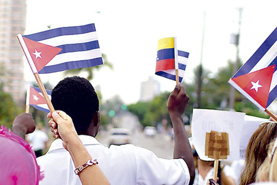 cubanos marchan a favor de venezuela