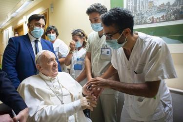 El Papa Francisco será operado hoy bajo anestesia general