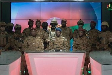 Los militares toman el poder en Burkina Faso y EE.UU. pide “liberación inmediata” de presidente
